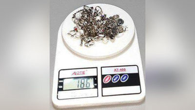 'Yarim kilogramdan ortiq kumushlarning noqonuniy olib kirilishiga  chek qo`yildi 'ning rasmi