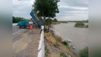 '​Чирчиқ дарёси қирғоқларини мустаҳкамлаш ишлари олиб борилмоқда'ning rasmi