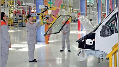 '"FIVS" kompaniyasi Jizzaxda avtomobil oynalari ishlab chiqaradi'ning rasmi