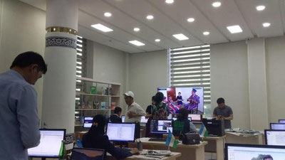 'Termiz xalqaro baxichilik san`ati festivali ishtirokchilarini qarshi olmoqda'ning rasmi