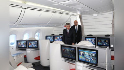 'Shavkat Mirziyoev yangi samolyotni ko`zdan kechirdi'ning rasmi