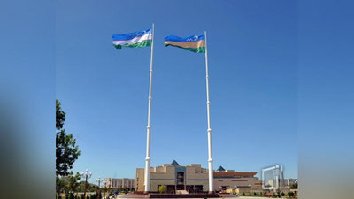 'Nukusda mahobatli davlat bayroqlari o`rnatildi'ning rasmi