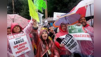 'Los-Anjelesda o`quvchilari norozilik namoyishlarini o`tkazishmoqda 'ning rasmi