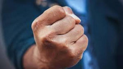 '“Kosonsoydagi vaxshiy direktor”. Namangandagi maktabda 42 yoshli direktor 64 yoshli o`qituvchini urdi'ning rasmi