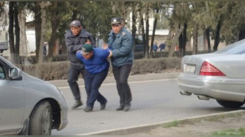 'Bishkekda ommaviy tartibsizlikni yuzaga keltirgan 12 shaxsga nisbatan jinoyat ishi qo`zg`atildi'ning rasmi