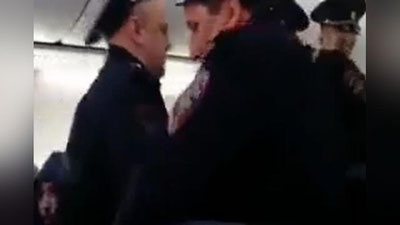 '​Ijtimoiy tarmoqda samolyot kreslosiga sig`magan voleybolchi bilan bo`lgan janjal aks etgan video paydo bo`ldi'ning rasmi