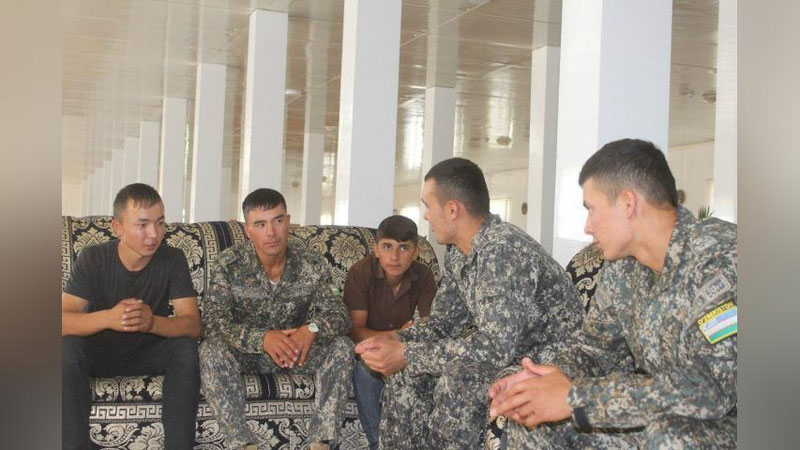 '“Harbiy-sog`lomlashtirish kunlari” — Tarbiyasi og`ir yoshlar 3 kun askarlardek yashadi (foto)'ning rasmi