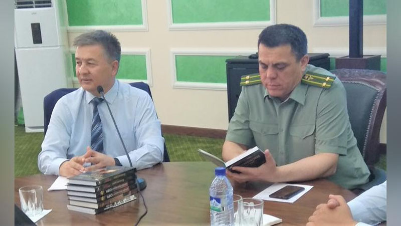 '​Yozuvchi Komil Sindorov bilan ijodiy uchrashuv bo`lib o`tdi'ning rasmi