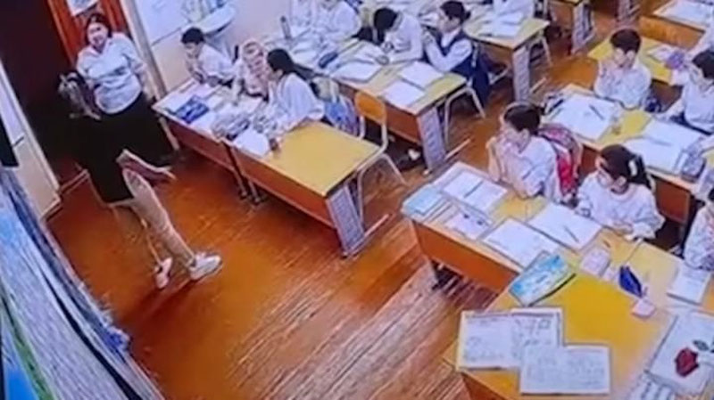 'Toshkentda ona qizining o`qituvchisini maktab hovlisida urdi (video)'ning rasmi