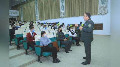 'Qo`mondon Qoraqalpoq davlat universiteti talabalari bilan uchrashdi'ning rasmi