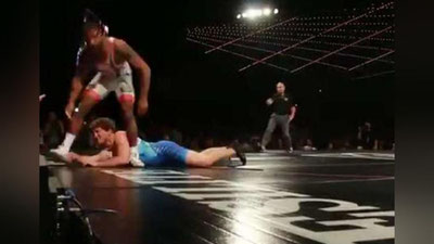 'Olimpiada chempioni engilmas jangchini er tishlatdi (Video) 'ning rasmi