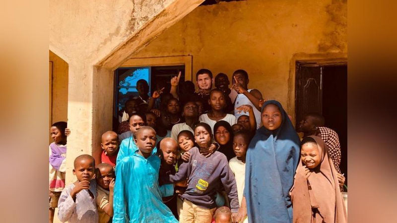 'Habib Nurmagomedov afrikaliklarga yordam qo`lini cho`zdi 'ning rasmi