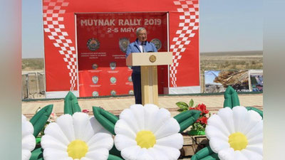 '​"Ralli Muynoq-2019” musobaqasi g`oliblariga “Neksiya” va “Spark” avtomashinalari topshirildi'ning rasmi