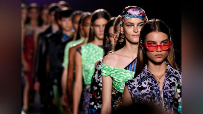 'Milan shahrida modalar namoyishi bo`lib o`tmoqda'ning rasmi