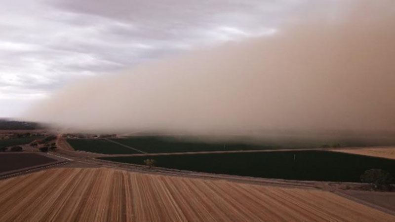 'Avstraliyada kuchli qum bo`roni kuzatildi 'ning rasmi