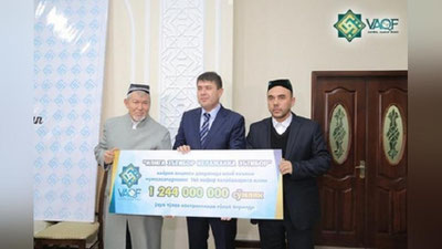 '"Vaqf" fondi 145 nafar talabaning to`lov-shartnoma pullarini to`lab berdi'ning rasmi