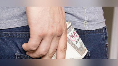 'Qoidabuzarlik qilgan haydovchi pora berish vaqti qo`lga olindi 'ning rasmi