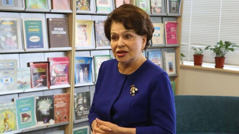 'PUTIN GALINA MELNIKOVANI MUKOFOTLADI'ning rasmi