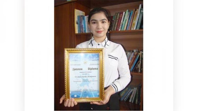 'AMUDARYoLIK QIZ – ADABIYoT BO`YIChA XALQARO TANLOV G`OLIBI BO`LDI'ning rasmi