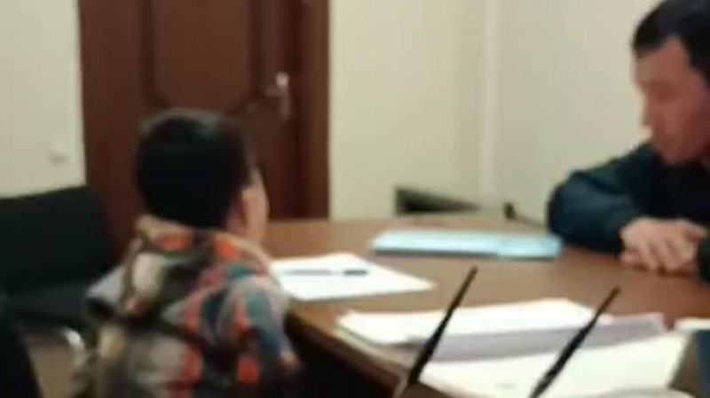 '6 yoshli otasiz o`sgan bola otasini ko`rganda undan qo`rqmoqda (video)'ning rasmi