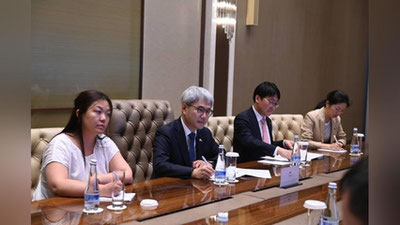 'Koreyaning bir qator etakchi kompaniyalari rahbarlarini O`zbekiston Bosh vaziri abul qildi'ning rasmi