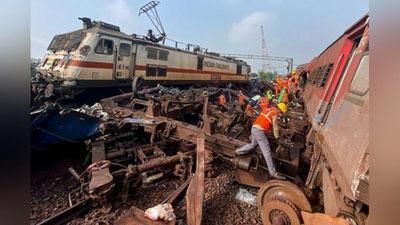 'Hindistonda yuz bergan poezdlar to`qnashuvida 230 dan ortiq kishi halok bo`ldi'ning rasmi