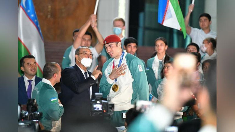 'Olimpiada g`oliblariga Prezidentining maxsus  sovg`alari topshirildi (foto)'ning rasmi