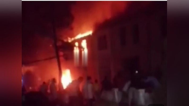 'Bulung`ur buyum savdo kompleksida kuchli yong`in sodir bo`ldi'ning rasmi