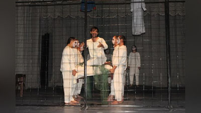 'Qashqadaryo viloyati musiqali drama teatrida turkiyalik rejissyor sahnalashtirgan spektakl  namoyish etilmoqda (foto)'ning rasmi