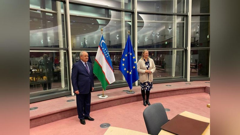 'Абдулазиз Камилов Европа Иттифоқининг комиссари билан учрашди'ning rasmi