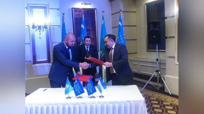 'Qozog`istondagi biznes-forumda "O`zEltexsanoat"  uyushmasi korxonalari 150 mln.dollarlik shartnoma imzoladi'ning rasmi