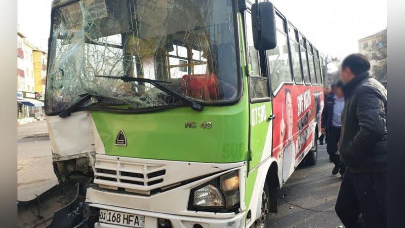 'Чилонзорда 8та машина ўртасида ЙТҲ юз берди'ning rasmi