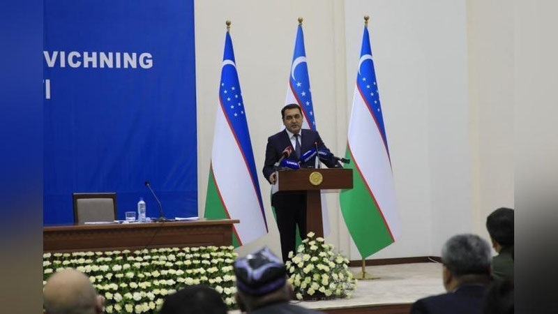 'Xayrullo Bozorov o`qituvchilar uchun qo`shimcha ustama to`lamoqchi'ning rasmi