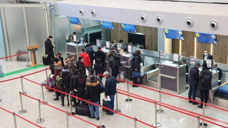 'Toshkent aeroporti normal rejimda ishlamoqda. Qaysi reyslarga ro`yxatga olish boshlangani ma`lum qilindi'ning rasmi