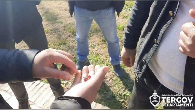 '“Odnoklassniki” tanishgan "sevgilisining" uyatsiz videotasvirlarini tarqatmoqchi bo`lgan qarshilik shaxs qo`lga olindi'ning rasmi