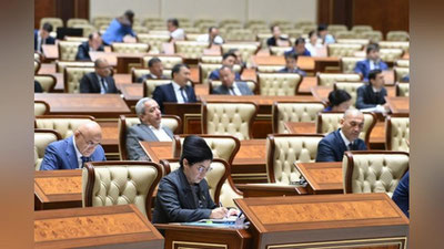 'Тадбиркорлар учун кимё ва фармацевтика саноатида янги имкониятларни назарда тутадиган Қонун маъқулланди'ning rasmi