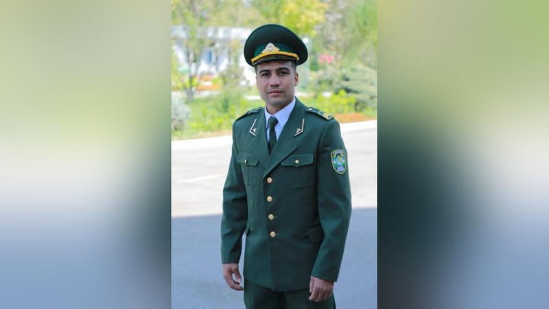 'Shaxram G`iyosov bojxona xodimi bo`ldi'ning rasmi