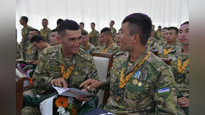 '“ArMI-2022” o`yinlari g`oliblari pul mukofoti va muddatidan oldin harbiy unvonlar bilan taqdirlandi (foto)'ning rasmi