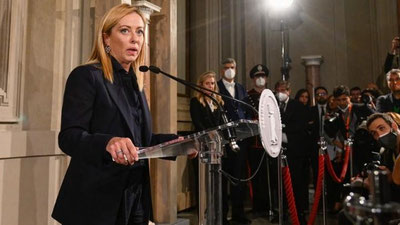 'Italiyaning birinchi ayol bosh vaziri qasamyod qildi'ning rasmi