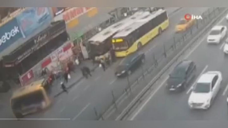 'Istanbulda dahshatli baxtsiz hodisa sodir bo`ldi (video)'ning rasmi