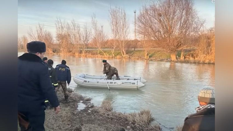 'Toshkent viloyatida 23 yoshli haydovchi "Volga"da kanalga tushib ketib, halok bo`ldi'ning rasmi