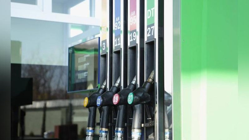 'Бензин нархи 2023 йил охиригача ошмайдиган бўлди'ning rasmi