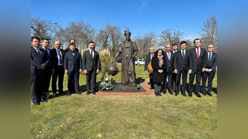 'Evropaning aviakosmik poytaxti - Tuluzada Mirzo Ulug`bek haykali qad rostladi'ning rasmi