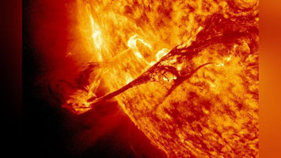 'Quyoshda kuchli portlash yuz berdi'ning rasmi