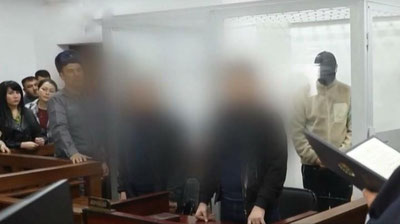 'Green Card yutdingiz deb, odamlarning 4 mlrd so`m pulini o`zlashtirgan samarqandlik shaxslar qo`lga tushdi (video)'ning rasmi