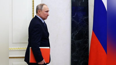 'Putin yarim tunda kutilmaganda Kremlga tashrif buyurdi'ning rasmi