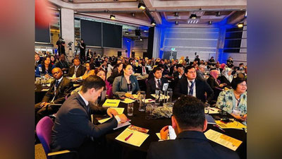 'O`zbekiston vakillari Londonda bo`lib o`tayotgan Butunjahon ta`lim forumida ishtirok etmoqda'ning rasmi