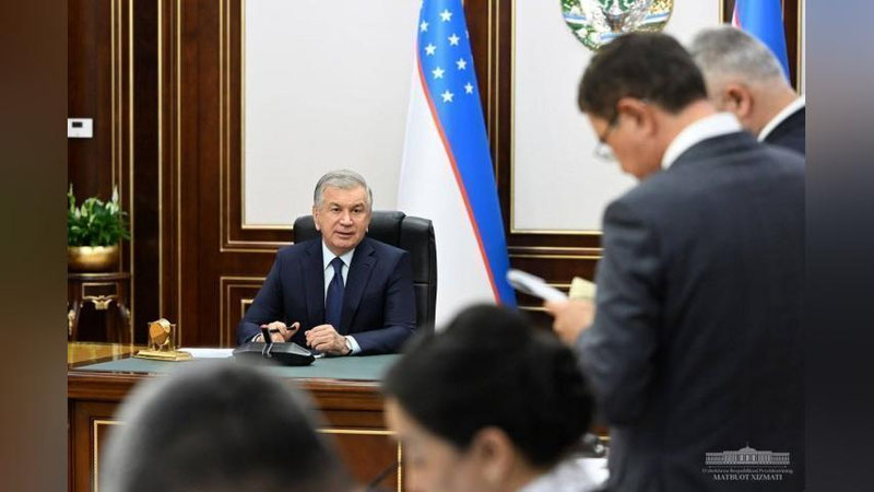 'Prezident kambag`allikni qisqartirish va bandlikni oshirish chora-tadbirlari bo`yicha taqdimot bilan tanishdi'ning rasmi
