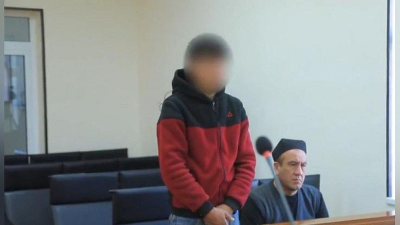 'Jizzaxda taqiqlangan diniy materiallarni tarqatgan 19 yoshli bola qamaldi'ning rasmi