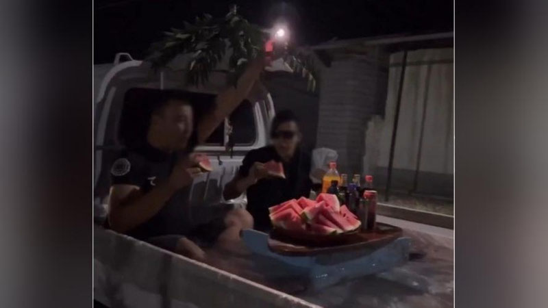 'Cirdaryoda 3 nafar yigit harakatlanayotgan Labo yukxonasiga suv to`ldirib tarvuzxo`rlik qilishdi'ning rasmi